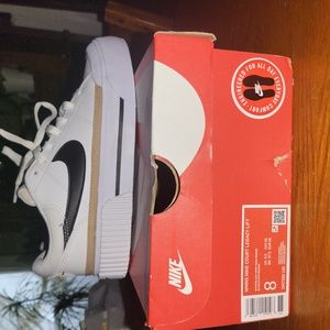 Womens nike court legacy lift